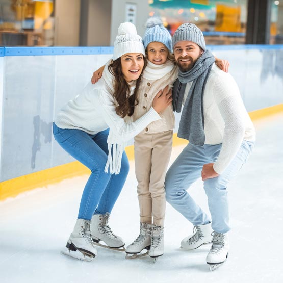 Безкоштовний вхідний квиток на годину катання на ковзанці від центру здорового відпочинку «Льодовий клуб»